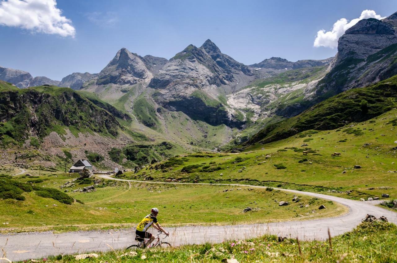 Pyrenees Cycling Lodge Saint-Savin  Екстер'єр фото